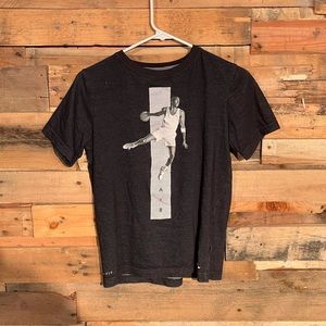 Nike dri-fit graphic tee kids L